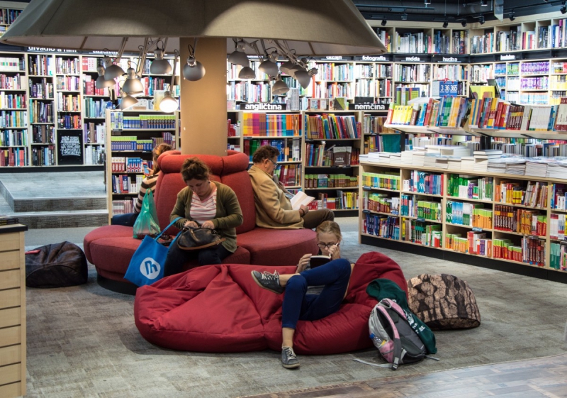 ecommerce-ASPREMONT-min_books_bookstore_book_reader_readers_reading_shop_sale_books-849006
